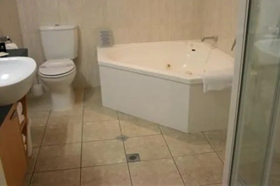 Executive Twin Spa - bathroom