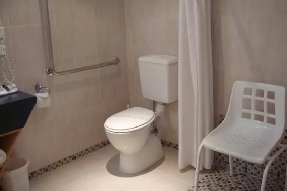 Accessible Studio - bathroom